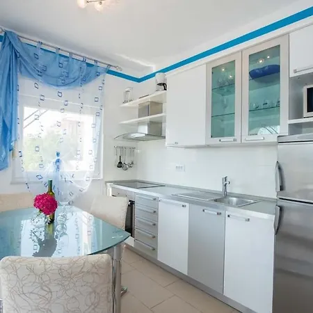 In With Terrace, Air Conditioning, Wi-fi, Washing Machine Apartment Lopar