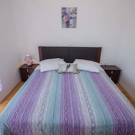 Apartment In With Terrace, Air Conditioning, Wi-fi, Washing Machine