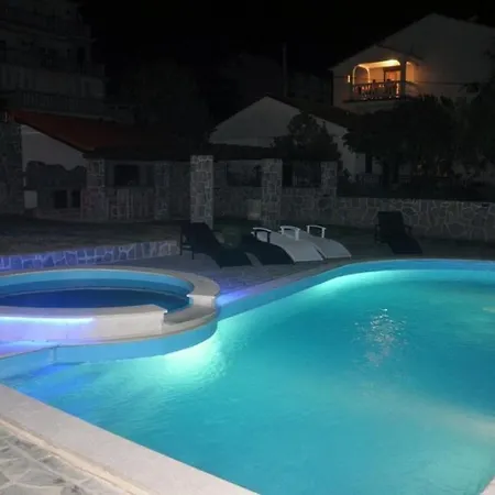 In With Terrace, Air Conditioning, Wi-fi, Washing Machine * Lopar