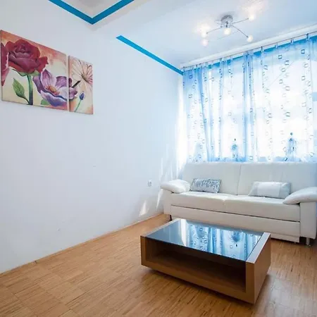 In With Terrace, Air Conditioning, Wi-fi, Washing Machine *