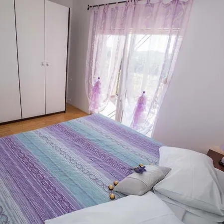 In With Terrace, Air Conditioning, Wi-fi, Washing Machine