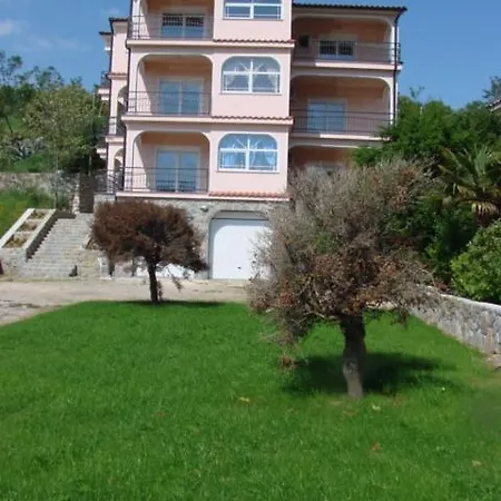 Apartment In With Terrace, Air Conditioning, Wi-fi, Washing Machine Lopar