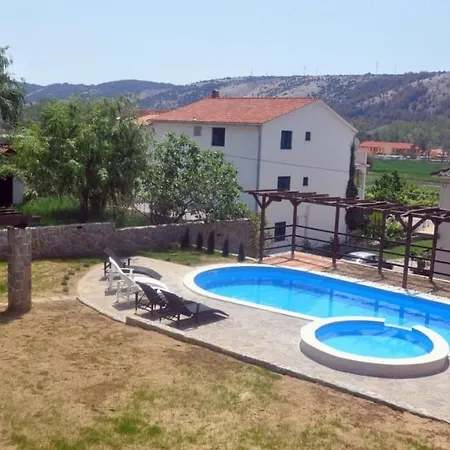 In With Terrace, Air Conditioning, Wi-fi, Washing Machine Apartment