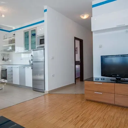In With Terrace, Air Conditioning, Wi-fi, Washing Machine * Lopar